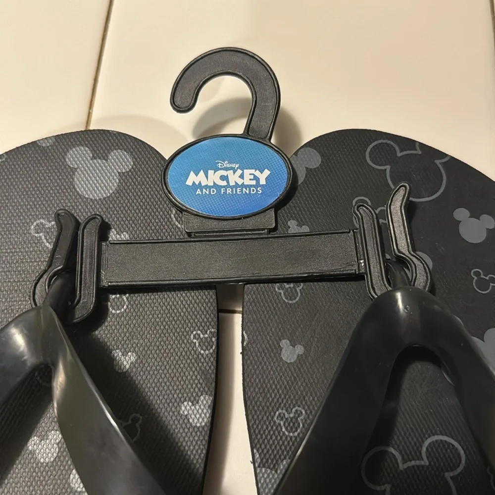 Disney NWT Black Standing Mickey Mouse Men's Flip Flops Size M - Discontinued